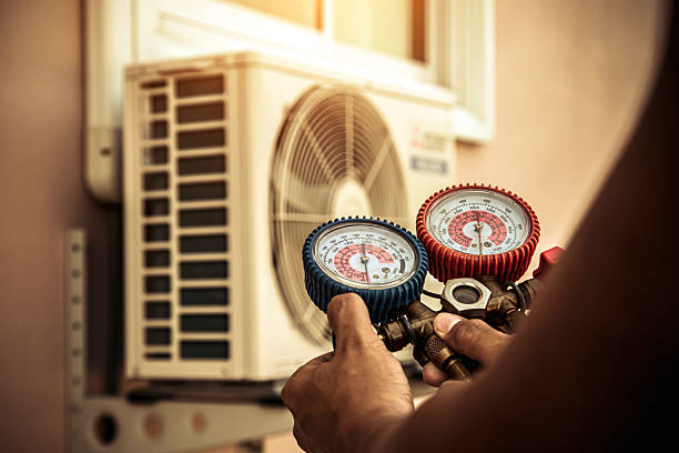 Professional Hvac technician working in Mount Pleasant, MI